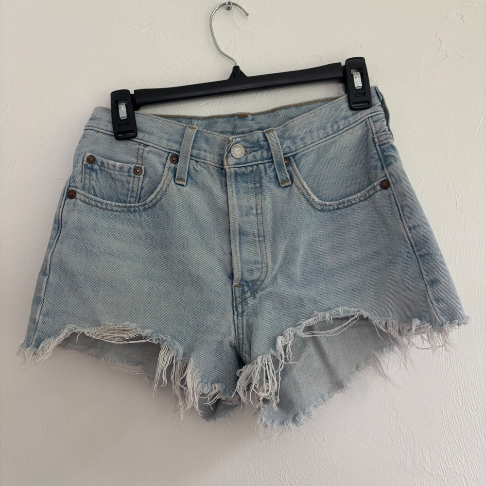 Levi's 501 High Rise Cutoff Denim Shorts Light Wash Distressed Raw Hem Size 25
